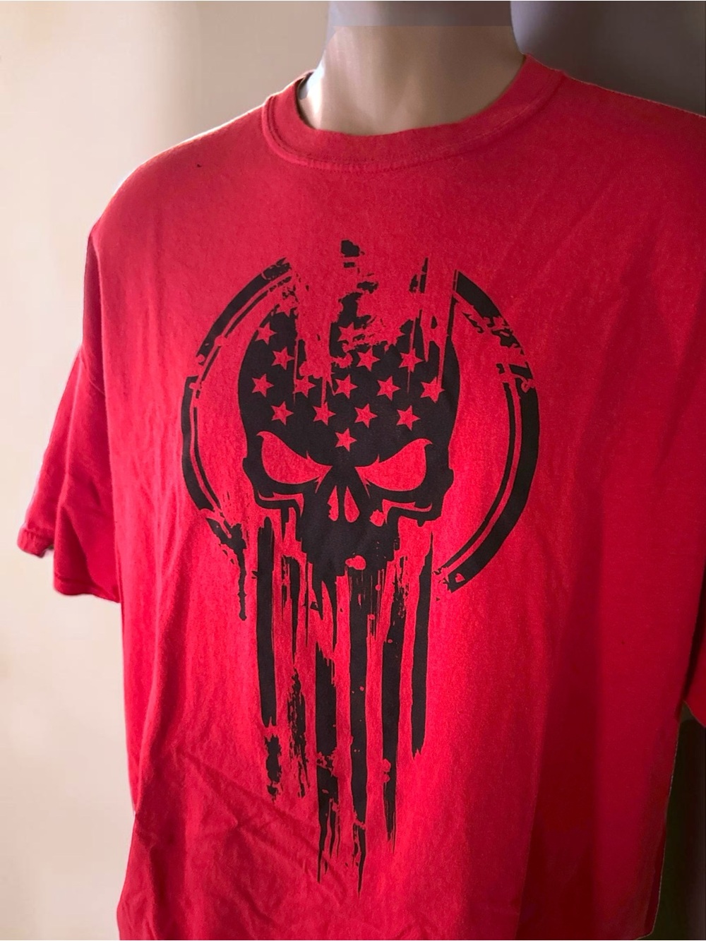 Red Graphic Short-Sleeve Men’s T-Shirt l 2X l VGUC